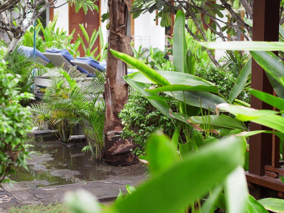 Nyoman Guesthouse And Grill Nusa Lembongan Exterior foto
