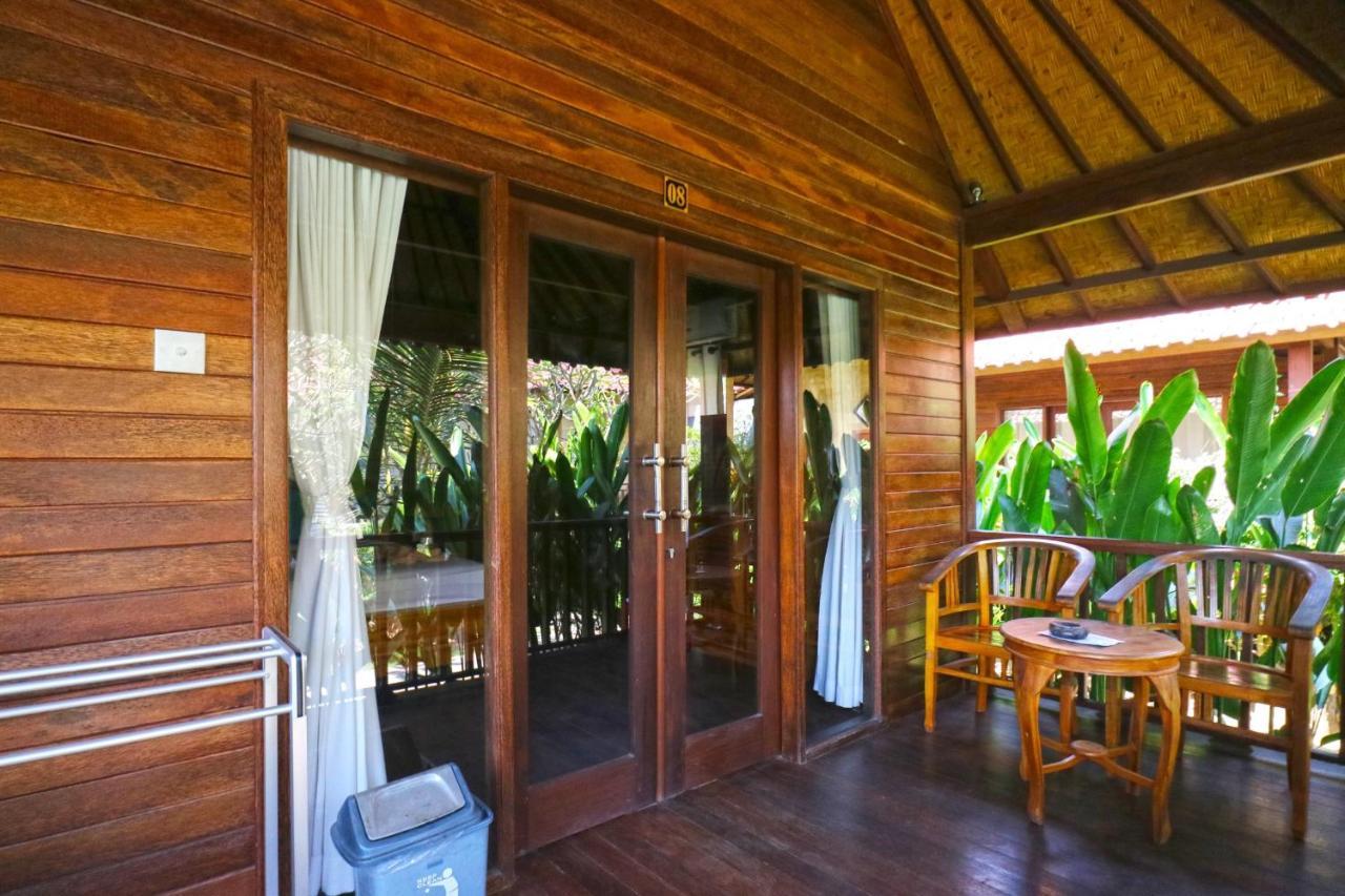 Nyoman Guesthouse And Grill Nusa Lembongan Exterior foto