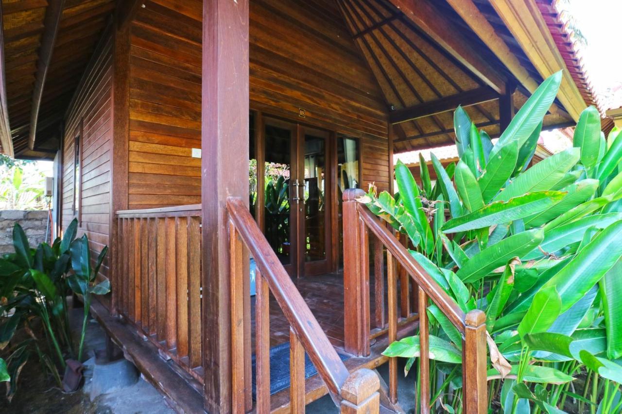 Nyoman Guesthouse And Grill Nusa Lembongan Exterior foto