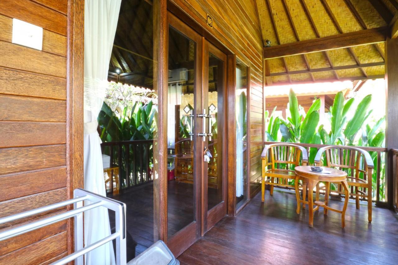 Nyoman Guesthouse And Grill Nusa Lembongan Exterior foto