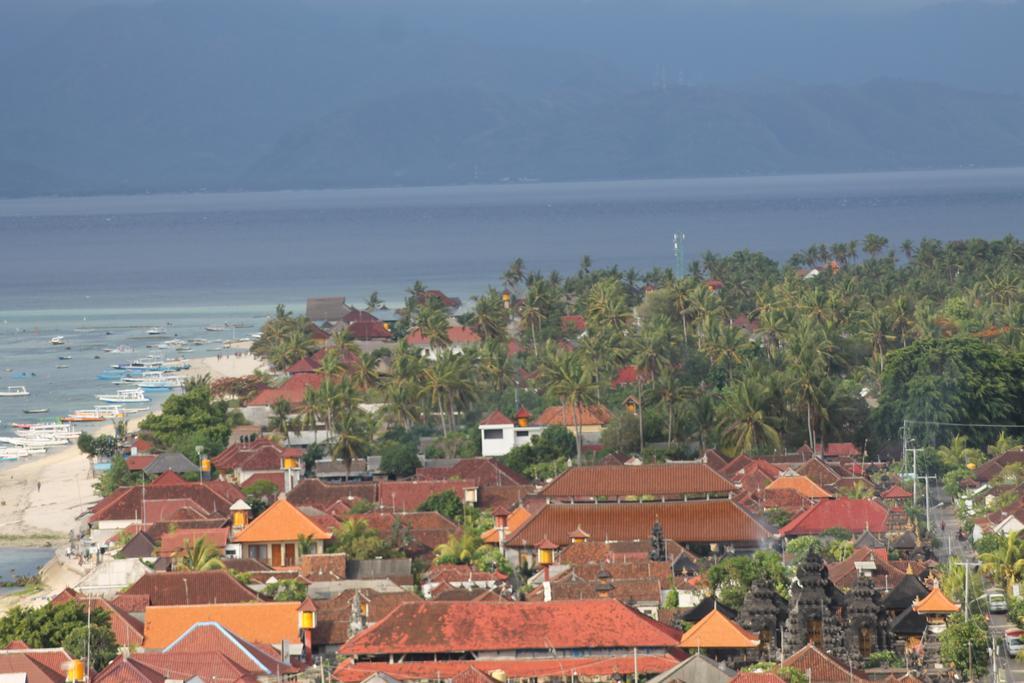 Nyoman Guesthouse And Grill Nusa Lembongan Exterior foto