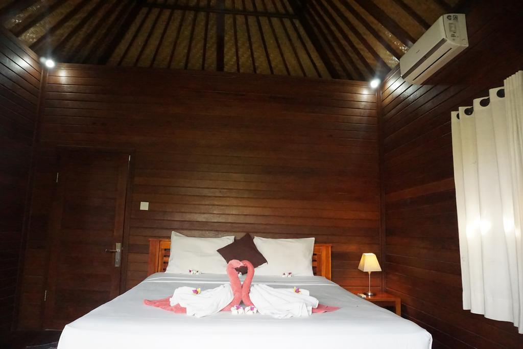 Nyoman Guesthouse And Grill Nusa Lembongan Exterior foto