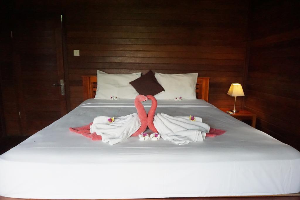 Nyoman Guesthouse And Grill Nusa Lembongan Exterior foto